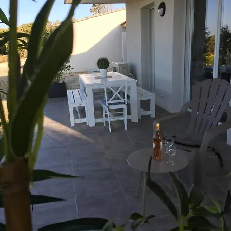 Semesterbostad Maison Confort 4etoiles , Clim, , Piscine